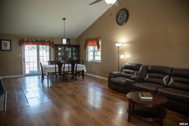 $289,000 | 1602 Carmie Lane, Marion, IL 62959