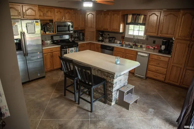 $289,000 | 1602 Carmie Lane, Marion, IL 62959