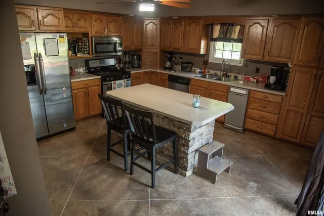 $289,000 | 1602 Carmie Lane, Marion, IL 62959