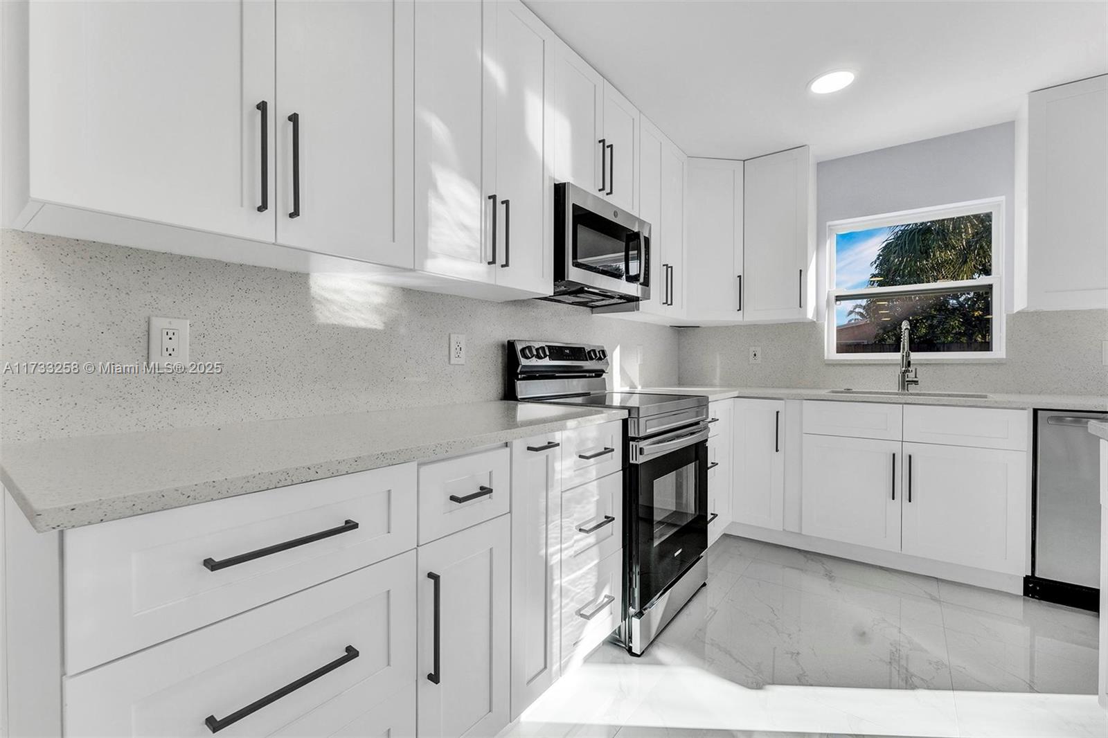 508 Northwest 53rd Street Boca Raton, FL 33487 - Photo 7 of 32