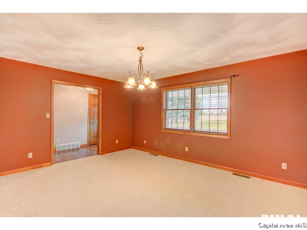 8188 Cardinal Hill Road Rochester, IL 62563 - Photo 4 of 26