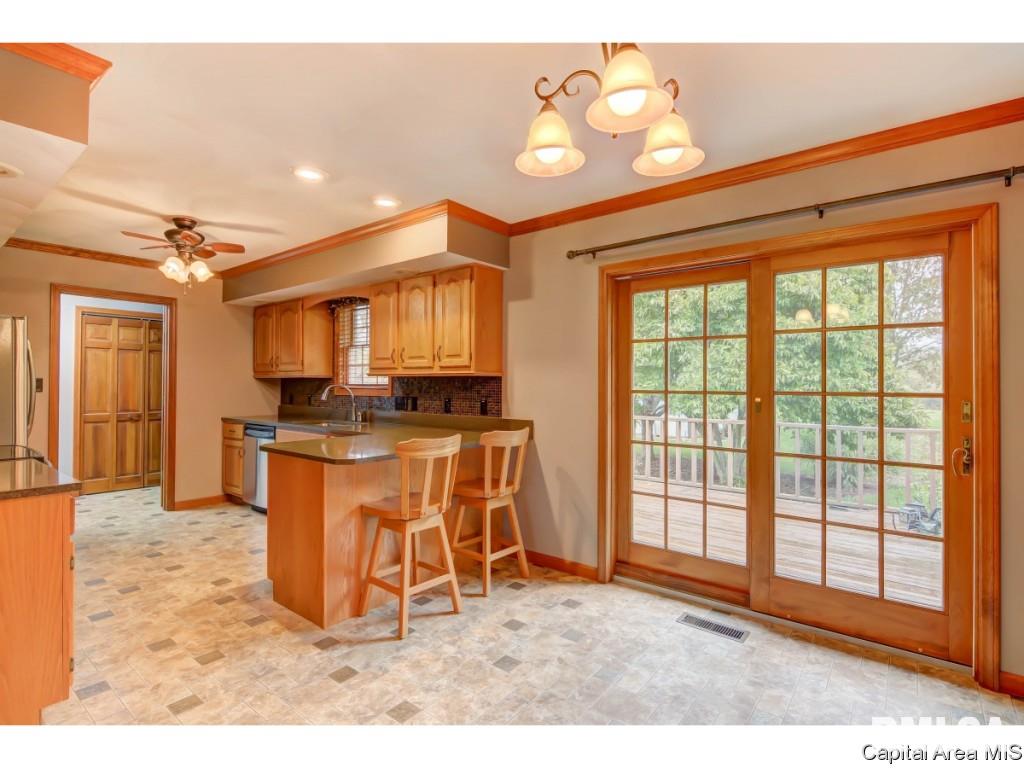 8188 Cardinal Hill Road Rochester, IL 62563 - Photo 5 of 26