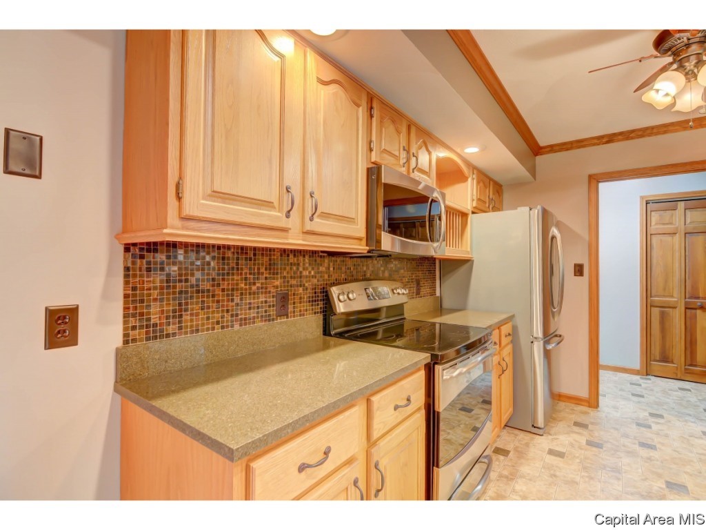 8188 Cardinal Hill Road Rochester, IL 62563 - Photo 6 of 26