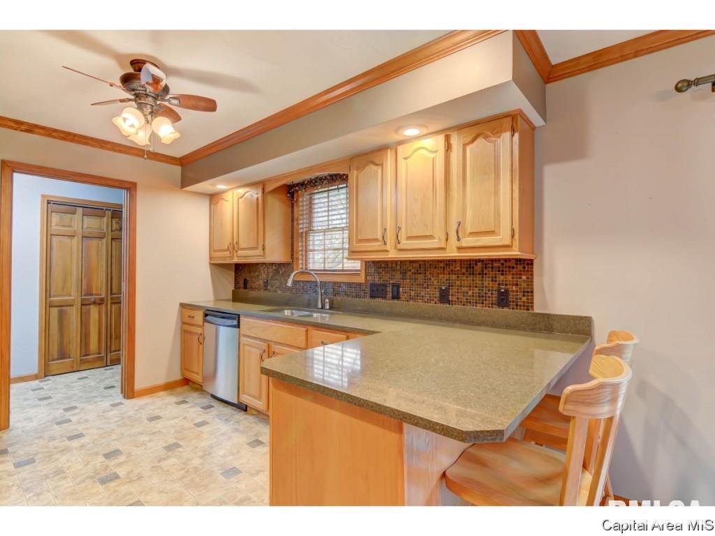 8188 Cardinal Hill Road Rochester, IL 62563 - Photo 7 of 26