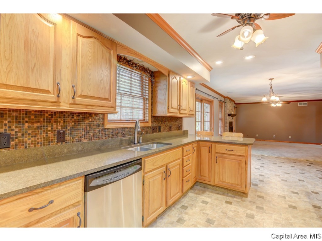 8188 Cardinal Hill Road Rochester, IL 62563 - Photo 8 of 26