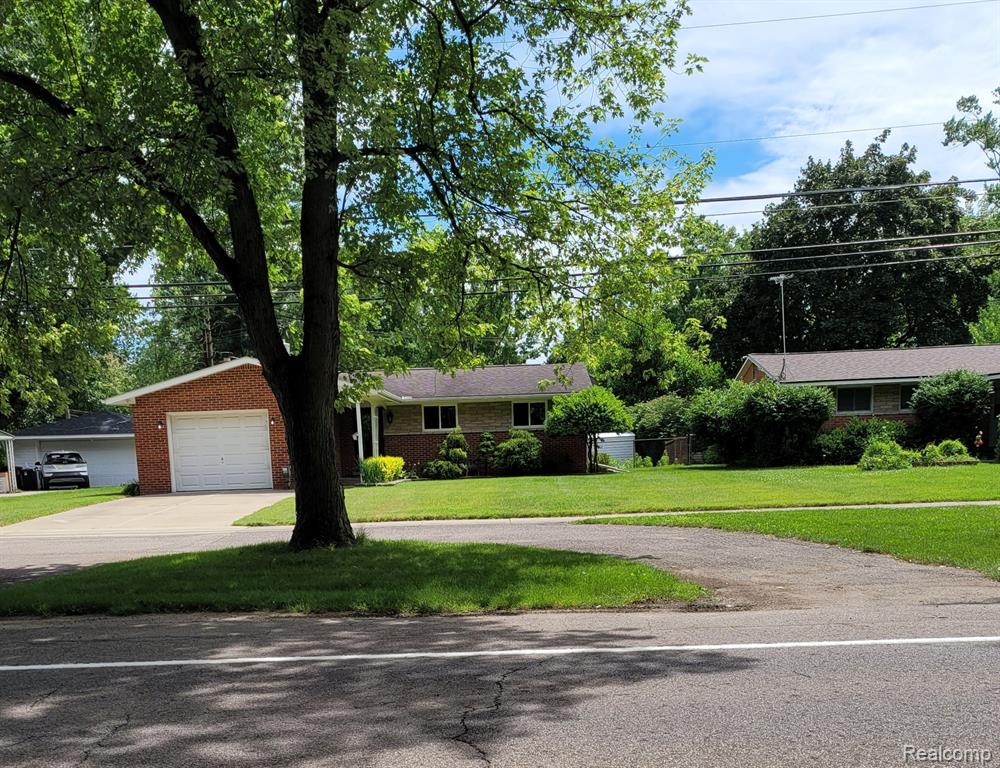 27803 West Nine Mile Road Farmington Hills, MI 48336 - Photo 1 of 5