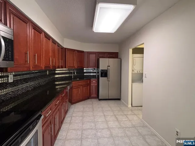 $2,800 | 1055 River Road, Unit 503, Edgewater, NJ 07020