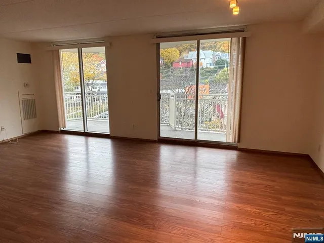 $2,800 | 1055 River Road, Unit 503, Edgewater, NJ 07020