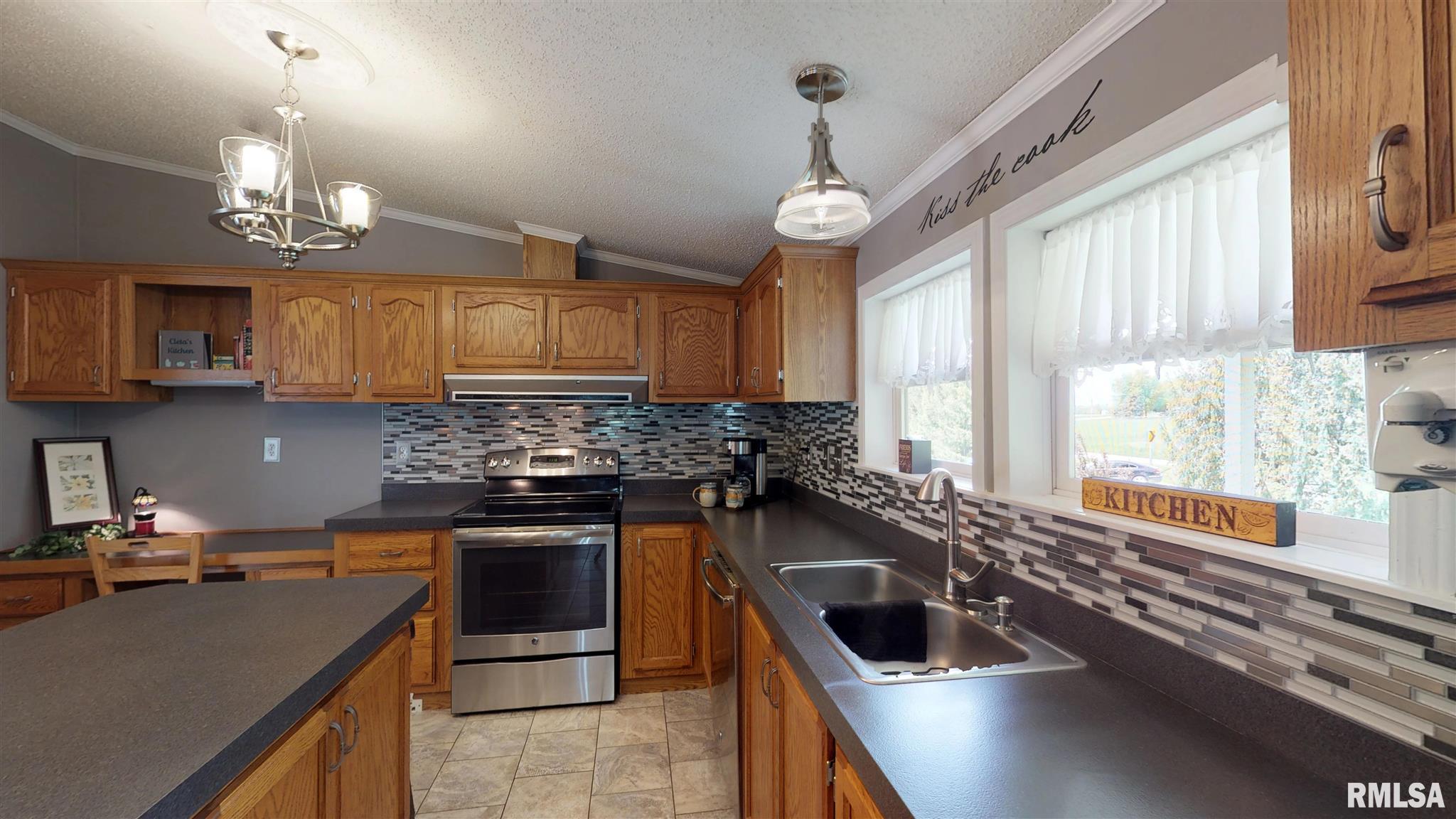 17590 Dee-Mac Road Mackinaw, IL 61755 - Photo 8 of 31