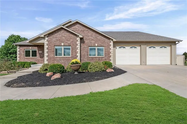 $1,400,000 | 16678 Evans Road, Basehor, KS 66007