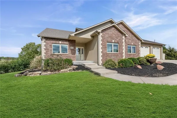 $1,250,000 | 16678 Evans Road, Basehor, KS 66007