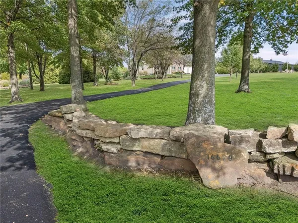 $1,250,000 | 16678 Evans Road, Basehor, KS 66007