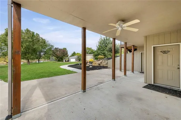 $1,250,000 | 16678 Evans Road, Basehor, KS 66007