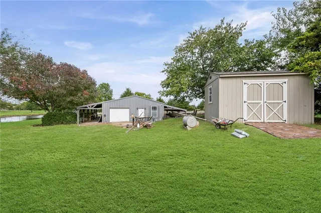 $1,400,000 | 16678 Evans Road, Basehor, KS 66007