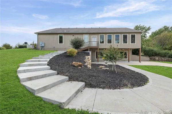 $1,250,000 | 16678 Evans Road, Basehor, KS 66007