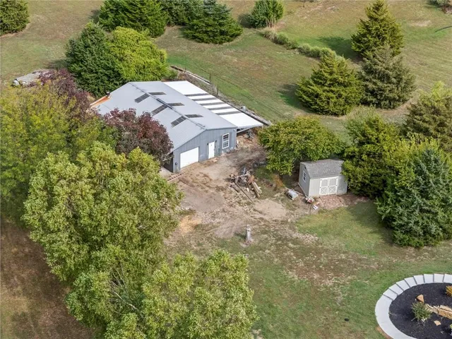 $1,400,000 | 16678 Evans Road, Basehor, KS 66007