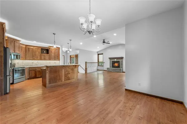 $1,250,000 | 16678 Evans Road, Basehor, KS 66007