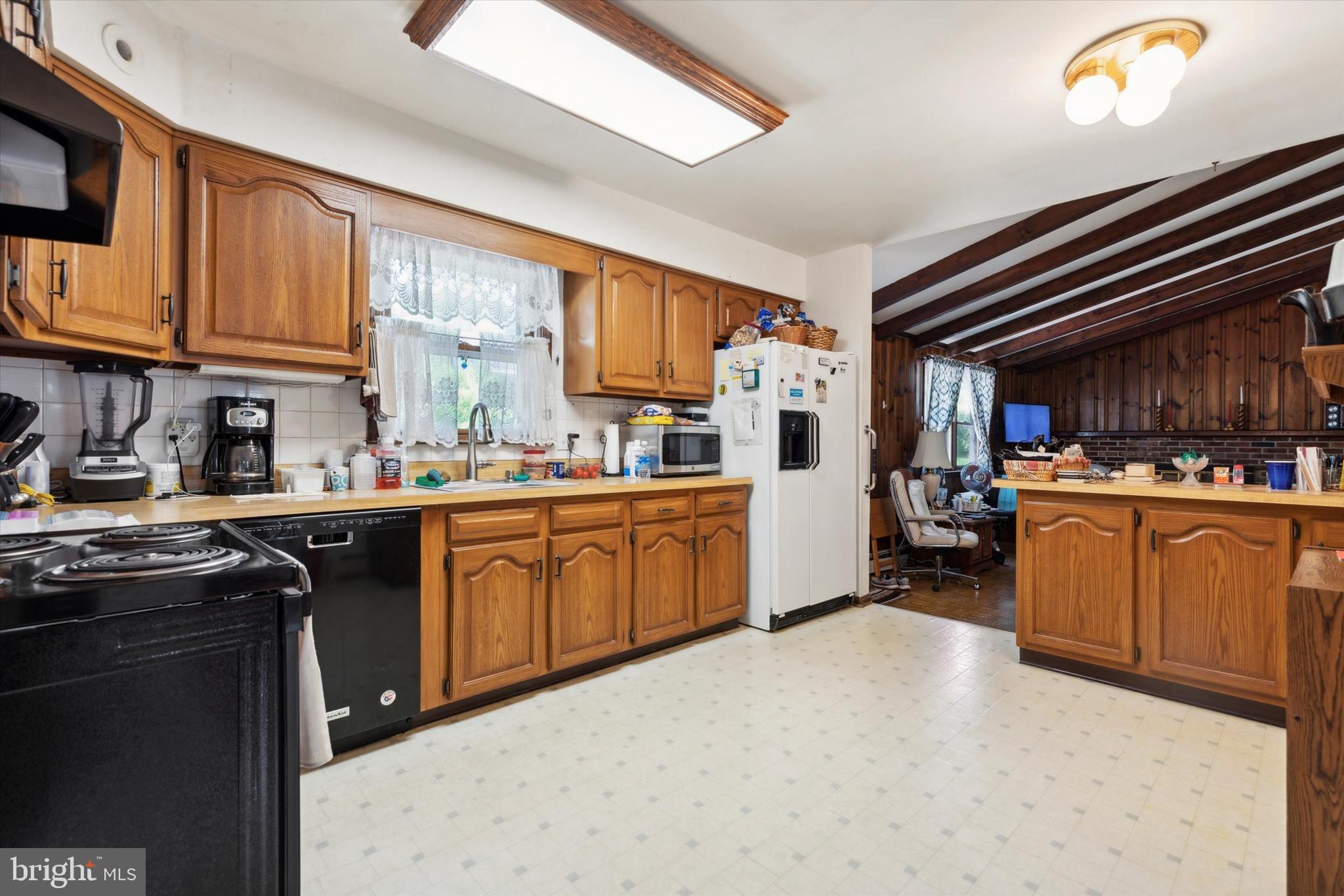 881 West King Road Malvern, PA 19355 - Photo 9 of 28 Eat-in Kitchen