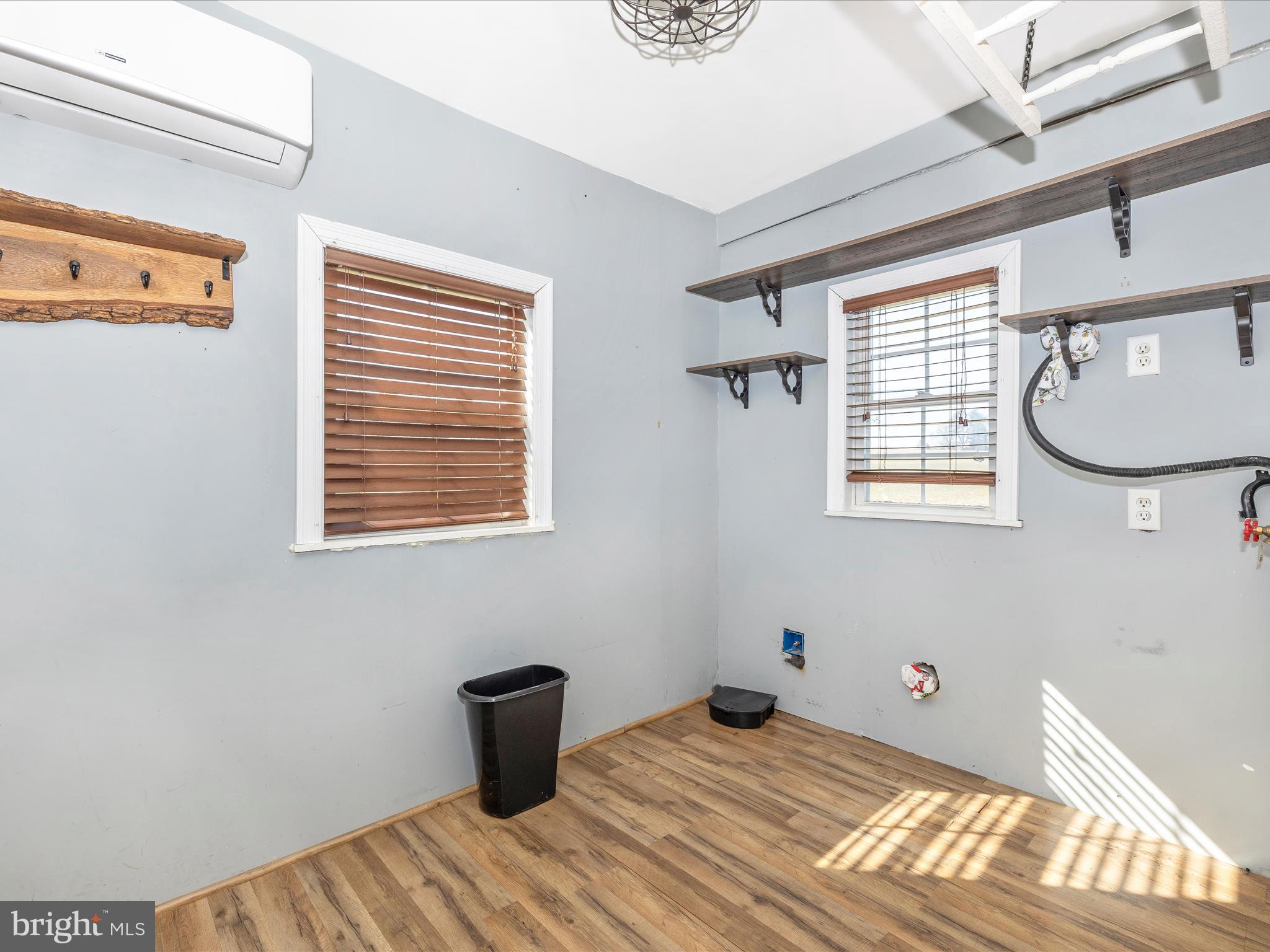 1646 Washington Road Westminster, MD 21157 - Photo 19 of 54 Laundry & Mudroom