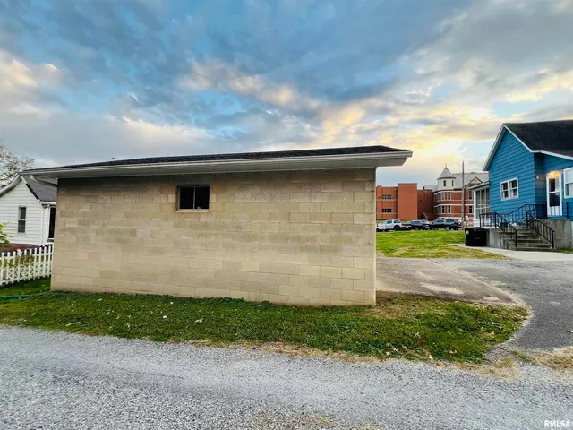 $154,900 | 734 South McKinley Street, Harrisburg, IL 62946