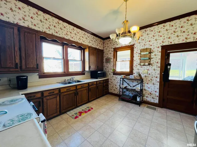 $154,900 | 734 South McKinley Street, Harrisburg, IL 62946