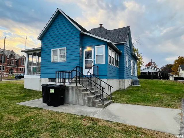 $154,900 | 734 South McKinley Street, Harrisburg, IL 62946