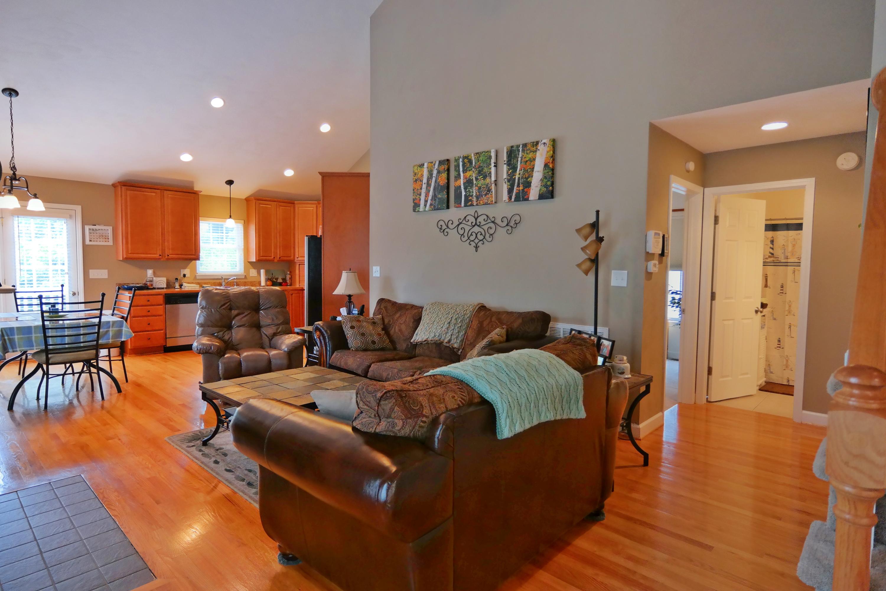 2832 Green Ridge Road Northwest Roanoke, VA 24019 - Photo 2 of 25 Family Room