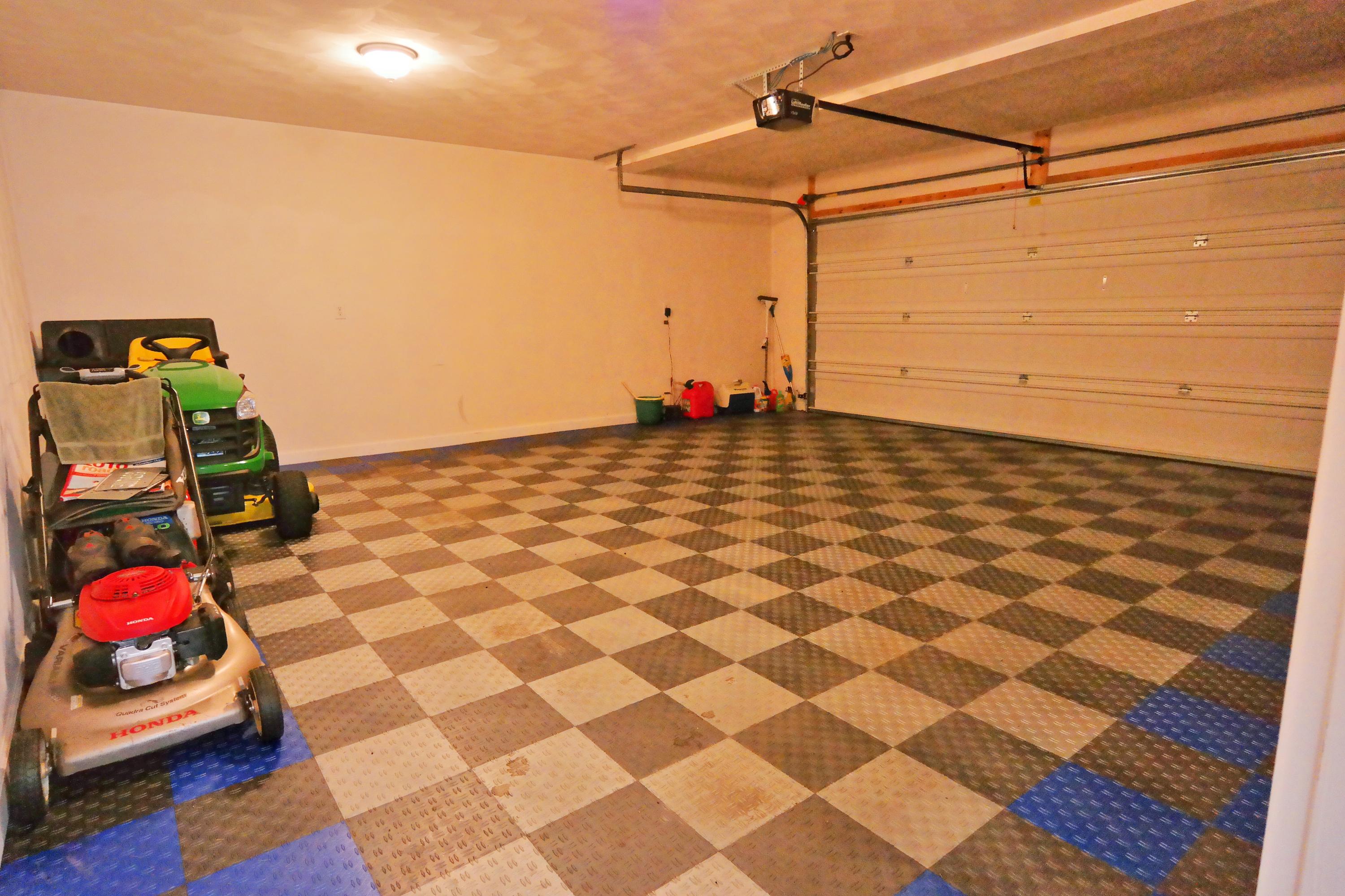 2832 Green Ridge Road Northwest Roanoke, VA 24019 - Photo 10 of 25 Garage