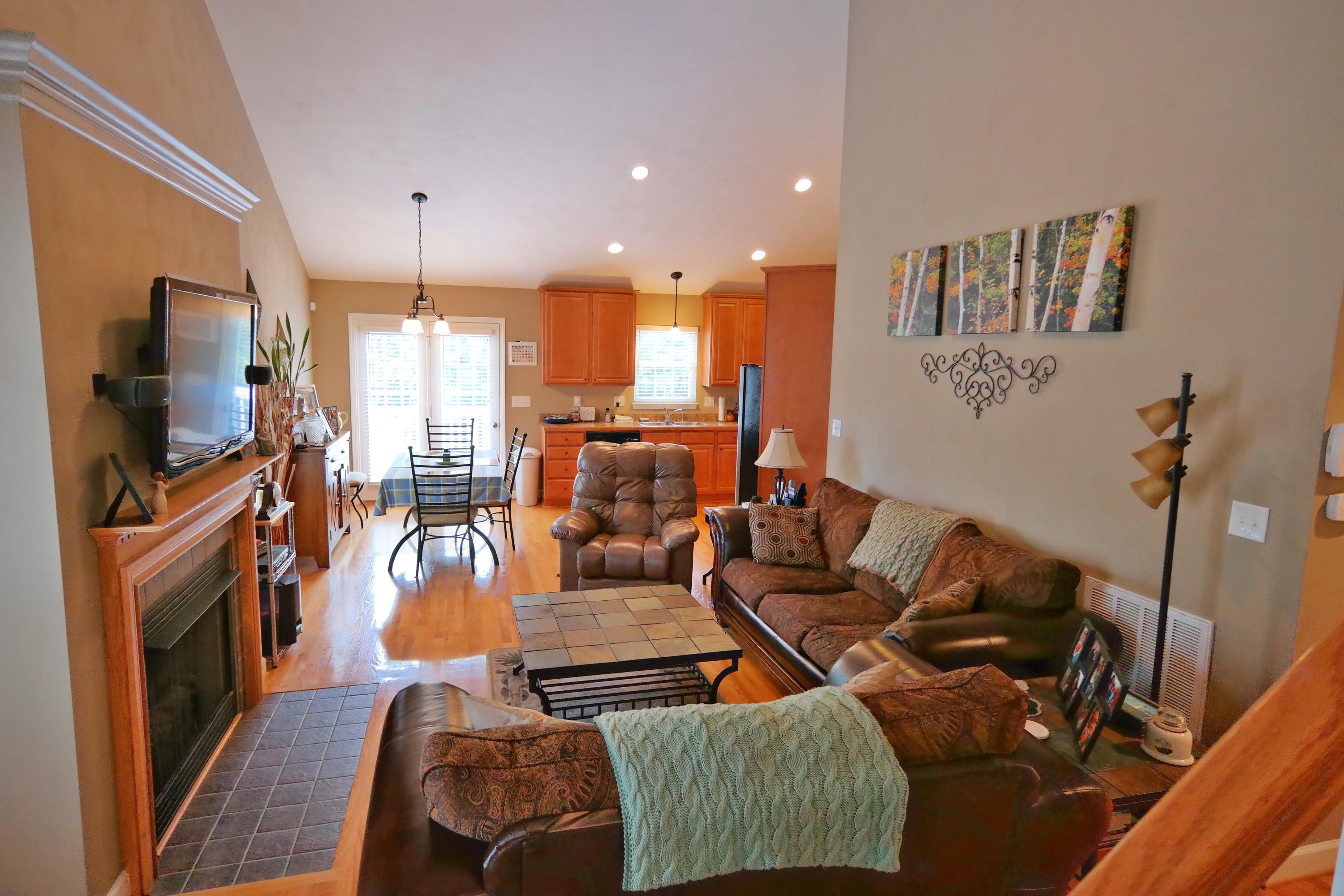 2832 Green Ridge Road Northwest Roanoke, VA 24019 - Photo 3 of 25 Family Room