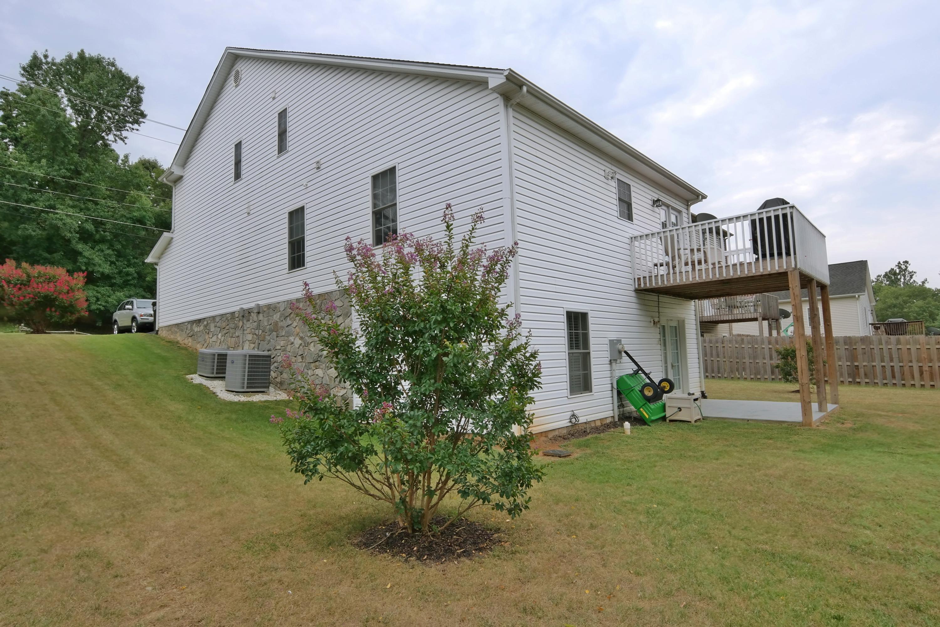 2832 Green Ridge Road Northwest Roanoke, VA 24019 - Photo 23 of 25 Rear