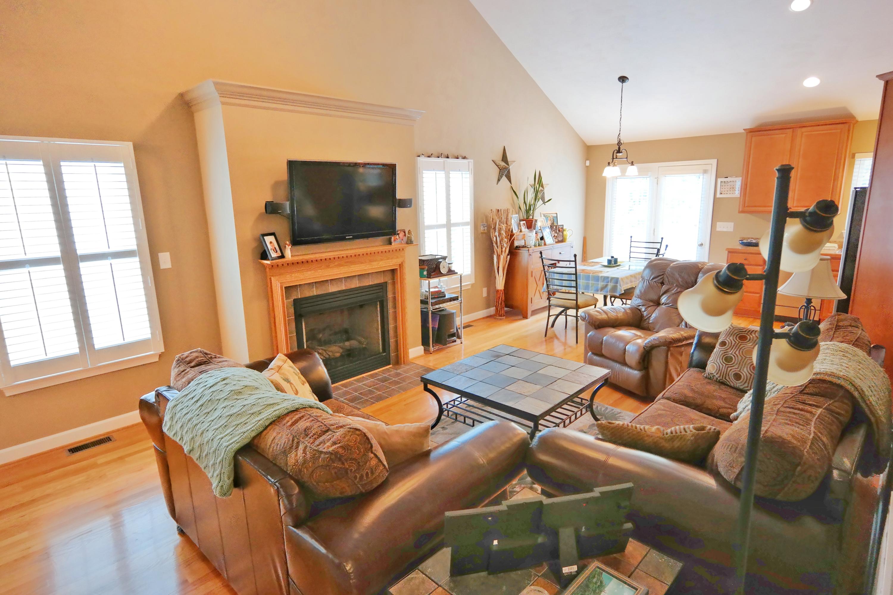 2832 Green Ridge Road Northwest Roanoke, VA 24019 - Photo 9 of 25 Family Room