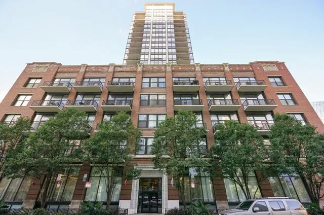 $370,000 | 210 South Desplaines Street, Unit 707, Chicago, IL 60661