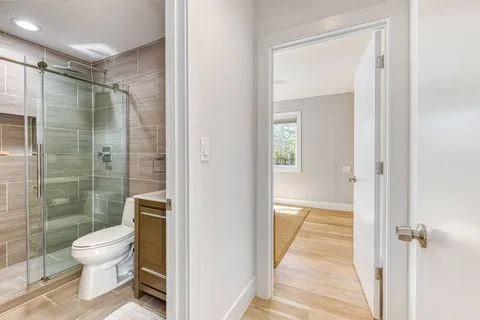 $3,295,000 | 2 Jodys Path, East Hampton, NY 11937