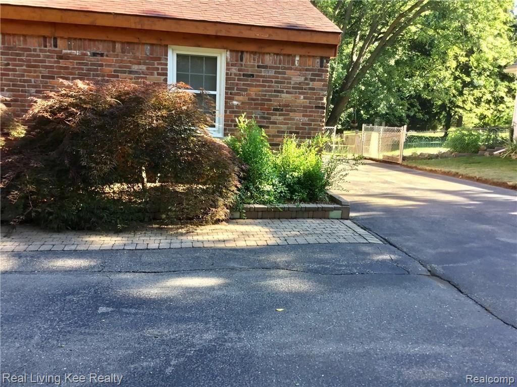 371 Maplehill Road Rochester, MI 48306 - Photo 16 of 24 Maplehill Front View 5.jpg