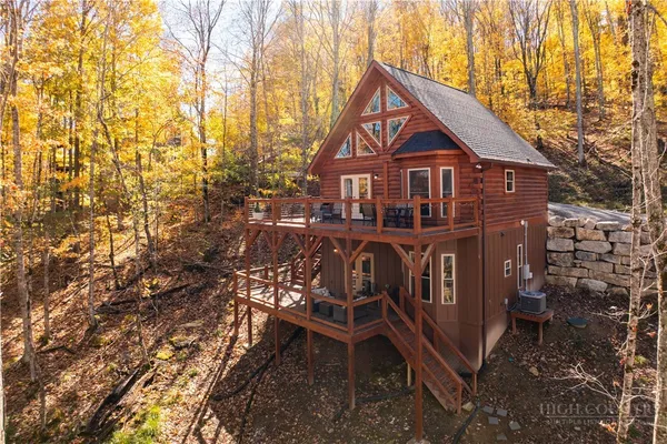 $595,000 | 214 Lakeledge Road, Beech Mountain, NC 28604
