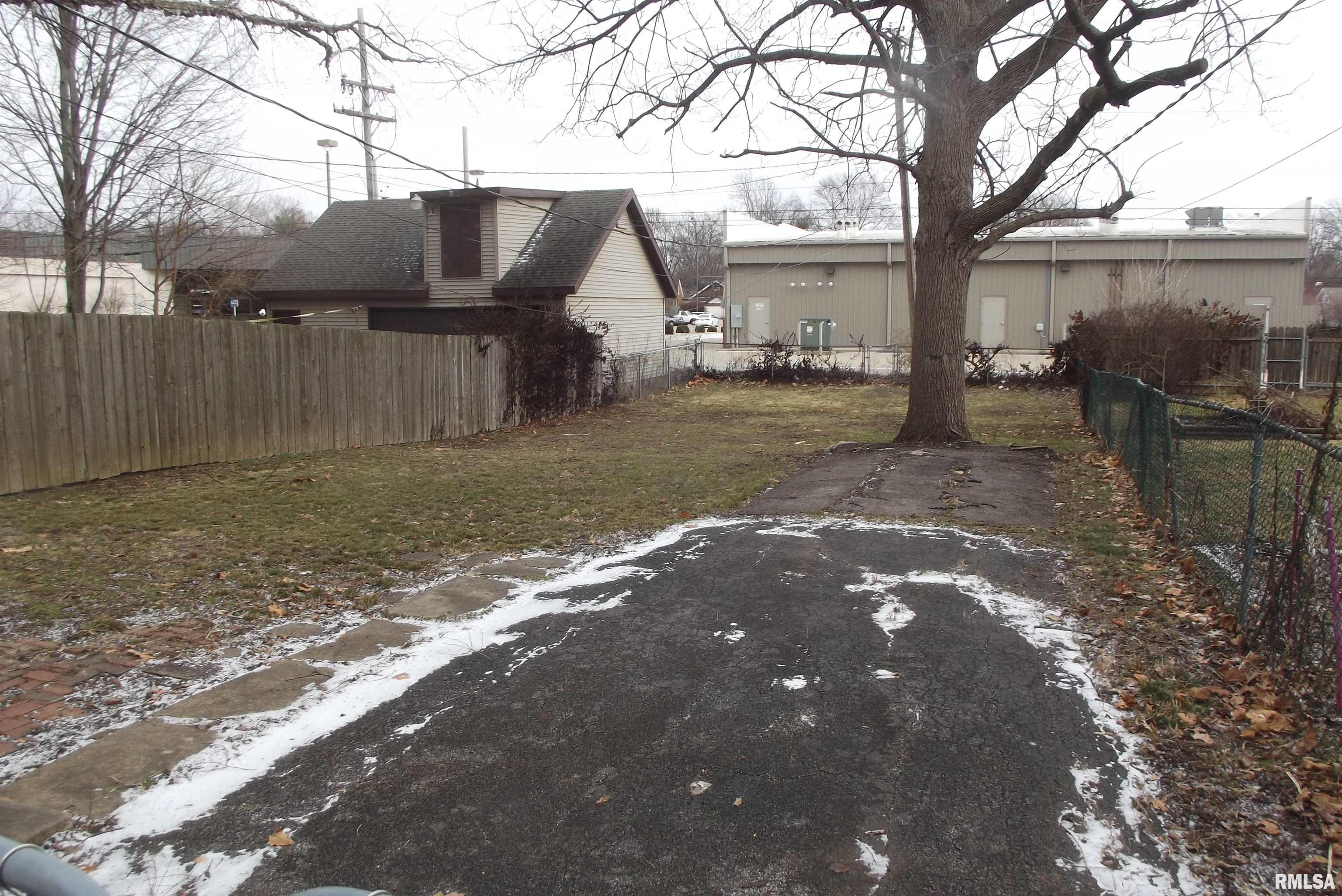 2022 Dial Court Springfield, IL 62704 - Photo 2 of 15 Gallery Image 2