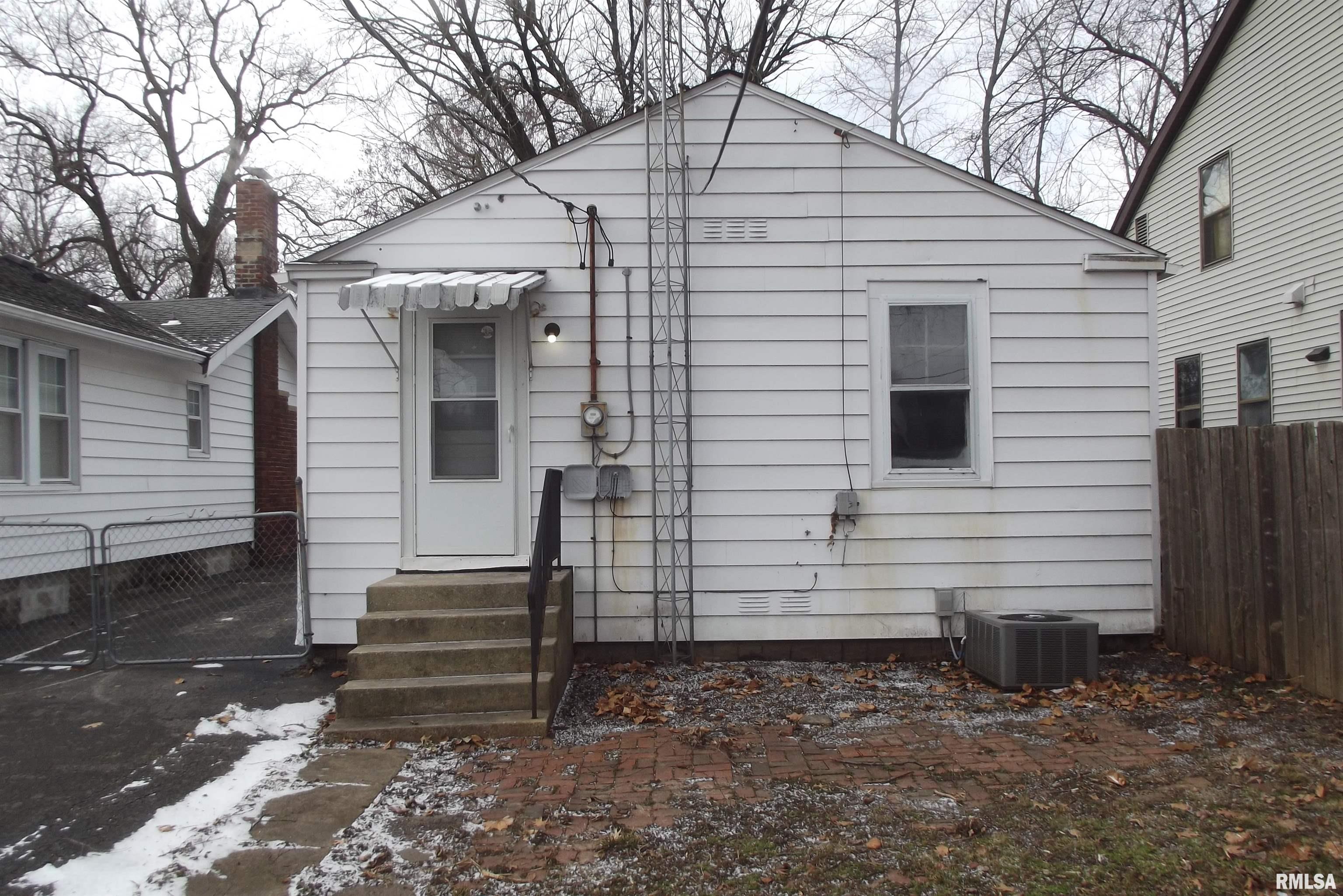 2022 Dial Court Springfield, IL 62704 - Photo 4 of 15 Gallery Image 4