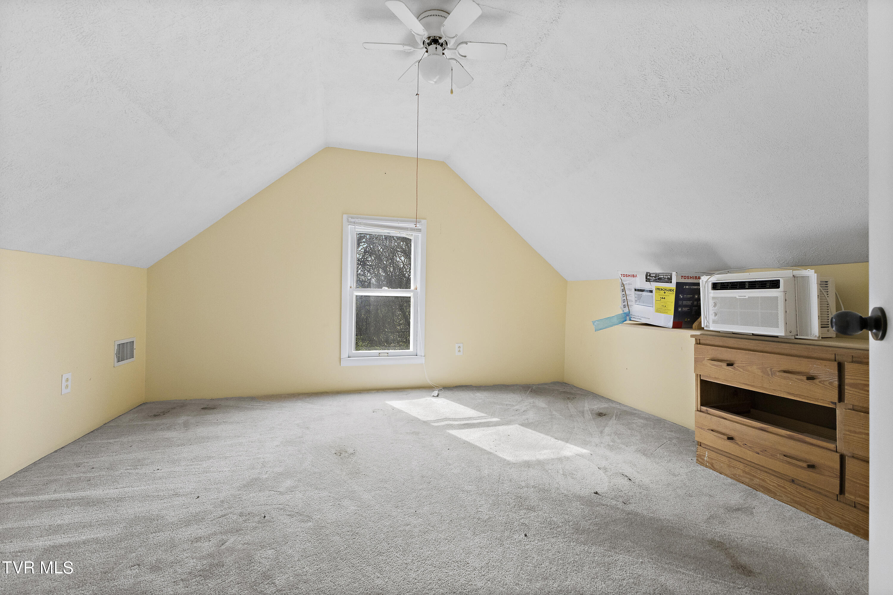 139 Boone Road Gray, TN 37615 - Photo 12 of 24 128A8129