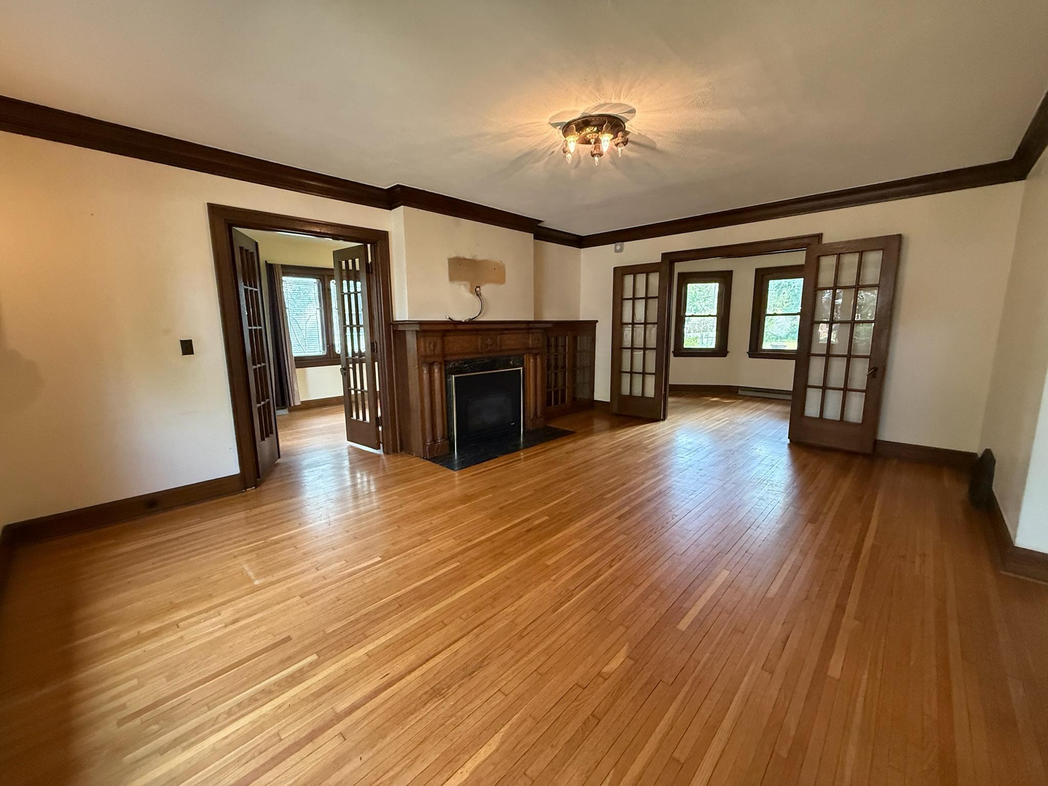 2010 Main Street La Crosse, WI 54601 - Photo 14 of 50 living room