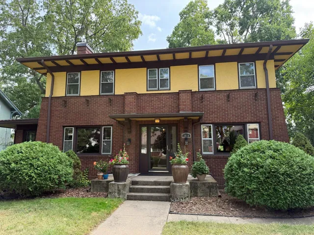 $405,000 | 2010 Main Street, La Crosse, WI 54601
