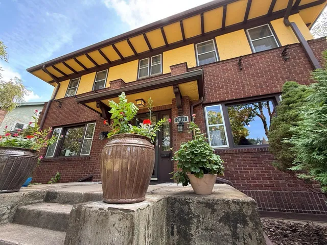 $405,000 | 2010 Main Street, La Crosse, WI 54601