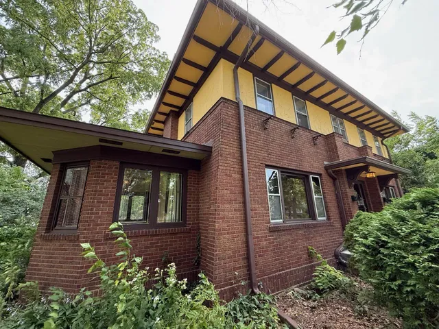 $405,000 | 2010 Main Street, La Crosse, WI 54601