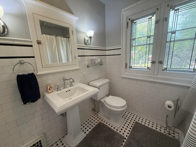 $405,000 | 2010 Main Street, La Crosse, WI 54601