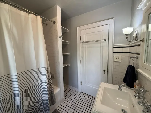 $405,000 | 2010 Main Street, La Crosse, WI 54601