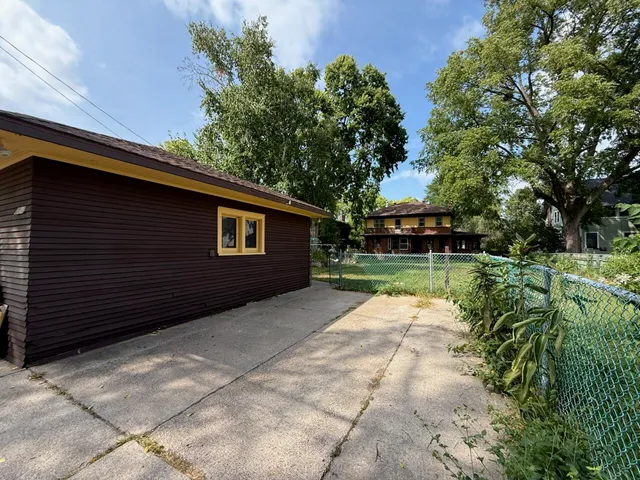 $405,000 | 2010 Main Street, La Crosse, WI 54601