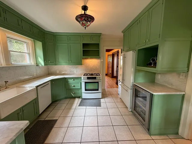 $405,000 | 2010 Main Street, La Crosse, WI 54601