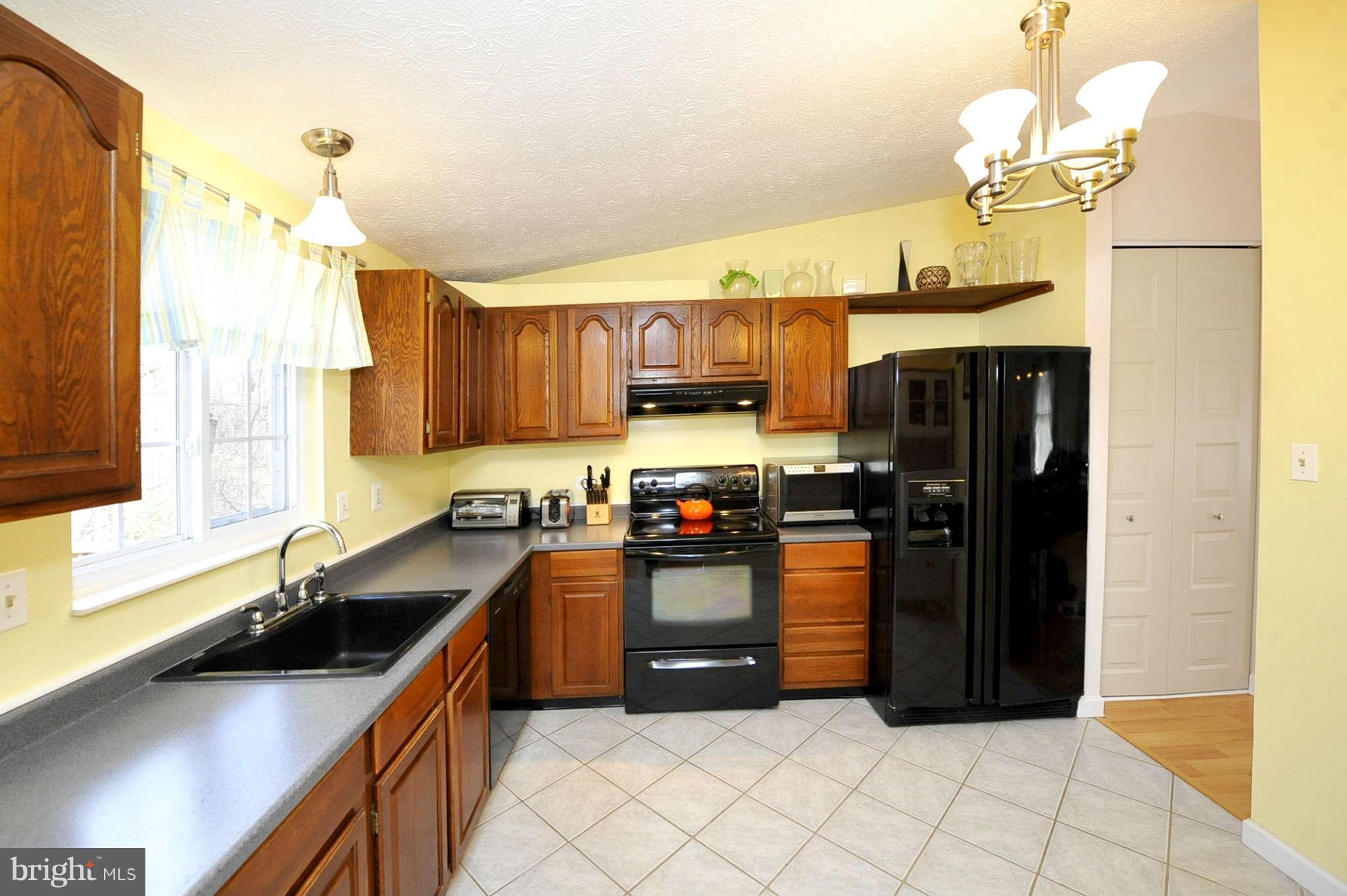 1256 Windmill Lane Silver Spring, MD 20905 - Photo 4 of 16 Kitchen