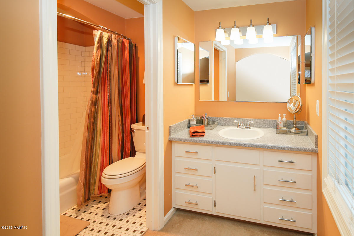 2400 Ridgeview Drive Kalamazoo, MI 49008 - Photo 16 of 30 2400 Ridgeview Dr-116
