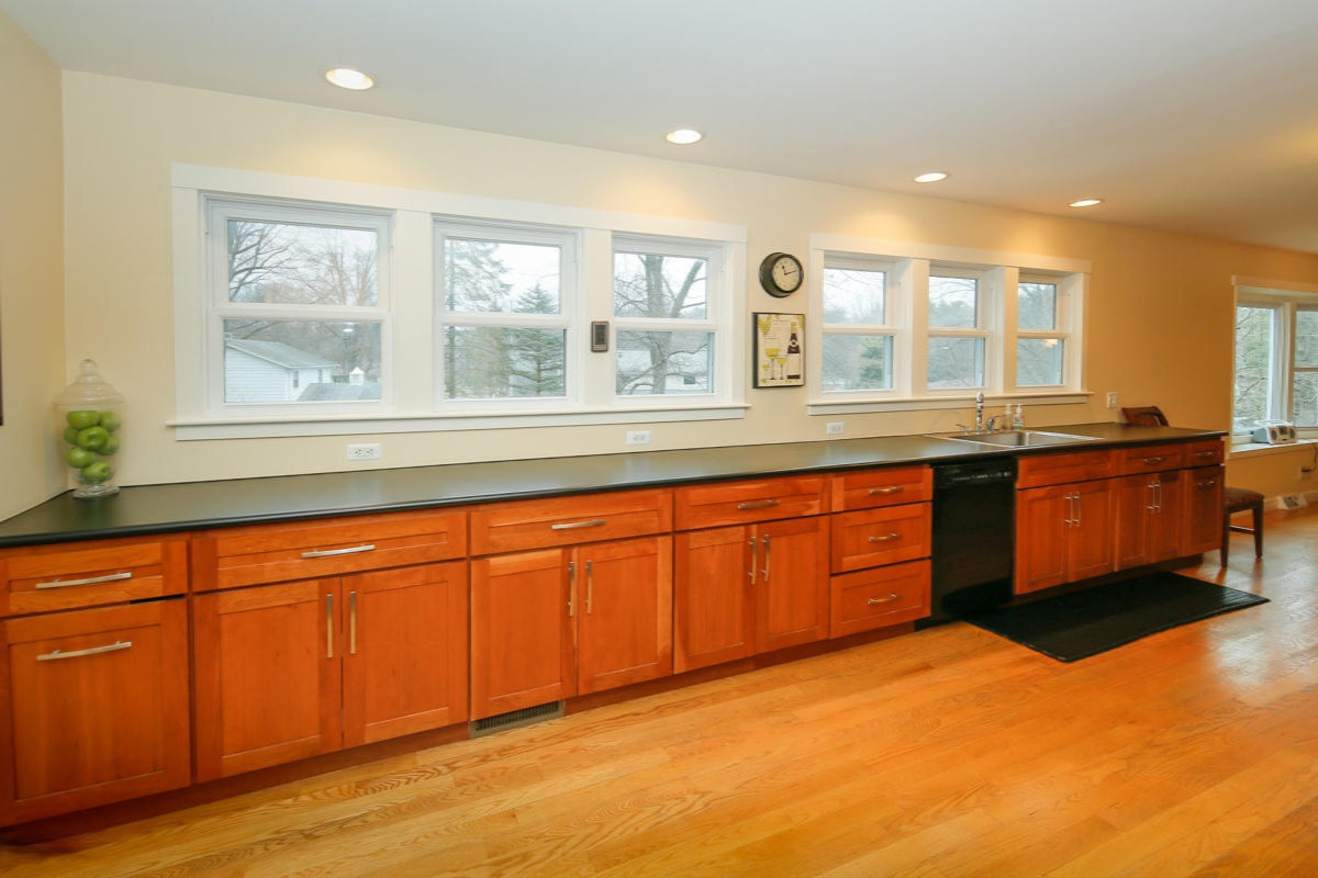 2400 Ridgeview Drive Kalamazoo, MI 49008 - Photo 8 of 30 2400 Ridgeview Dr-108