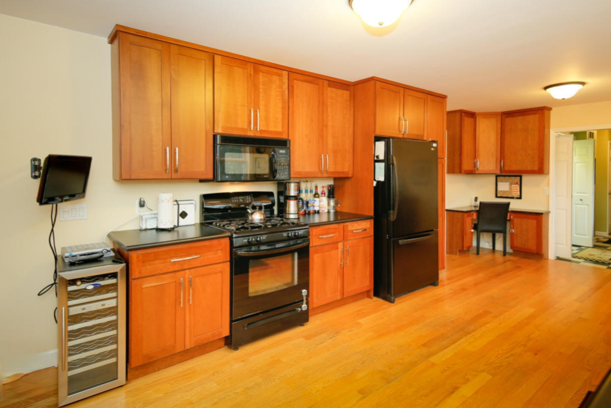 2400 Ridgeview Drive Kalamazoo, MI 49008 - Photo 9 of 30 2400 Ridgeview Dr-109